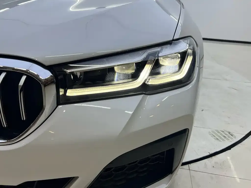 BMW 5 Series — фото 9
