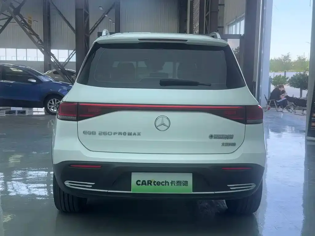 Mercedes-Benz EQB — фото 10
