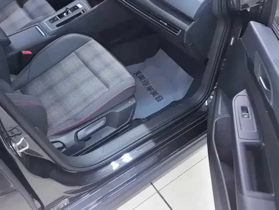 Volkswagen Golf GTI — фото 3
