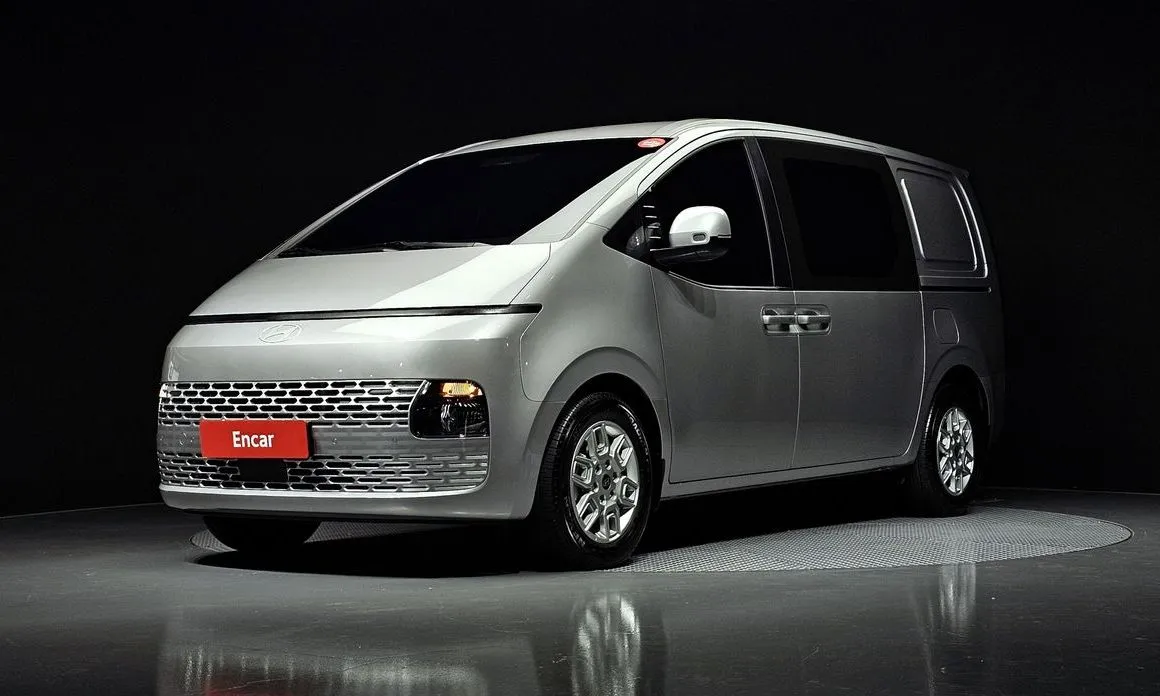 Hyundai Staria — фото 1