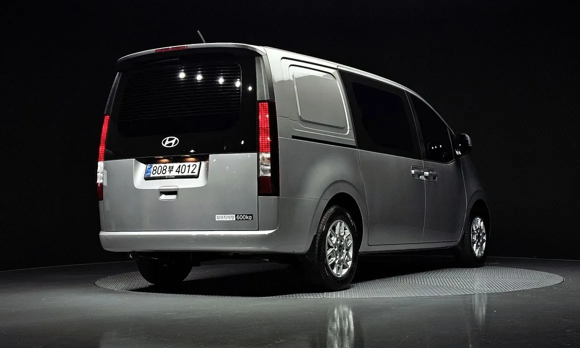 Hyundai Staria — фото 3