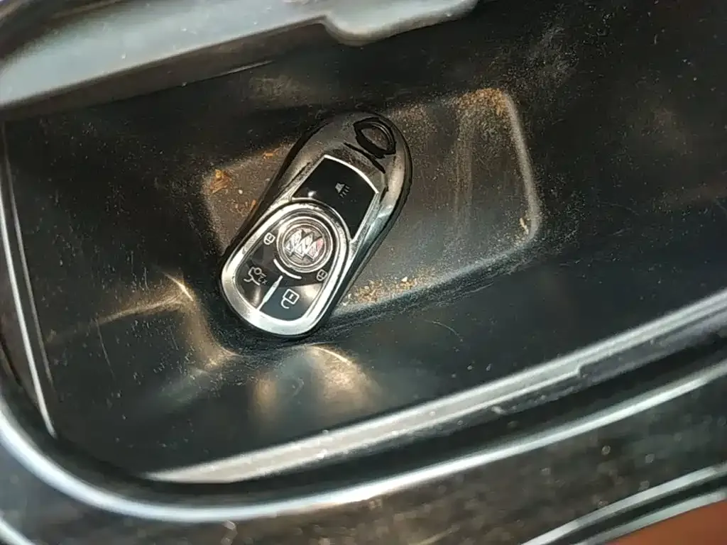 Buick Envision Plus — фото 9