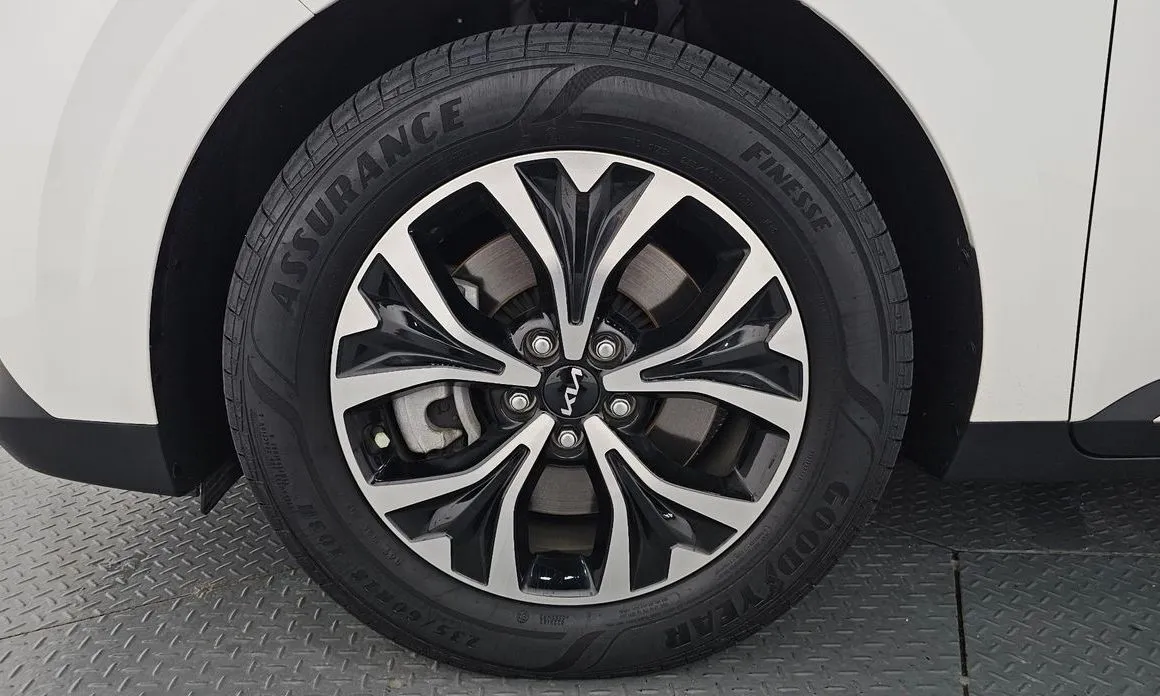 Kia Carnival — фото 10