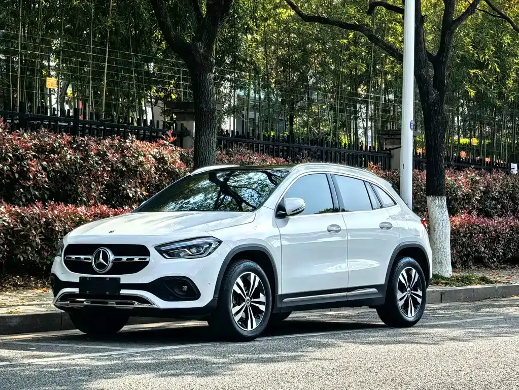 Mercedes-Benz GLA — фото 1