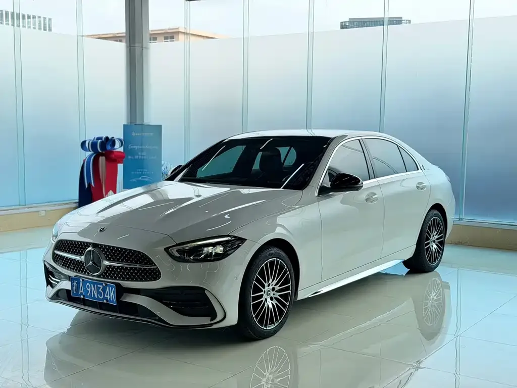 Mercedes-Benz C-Class — фото 1