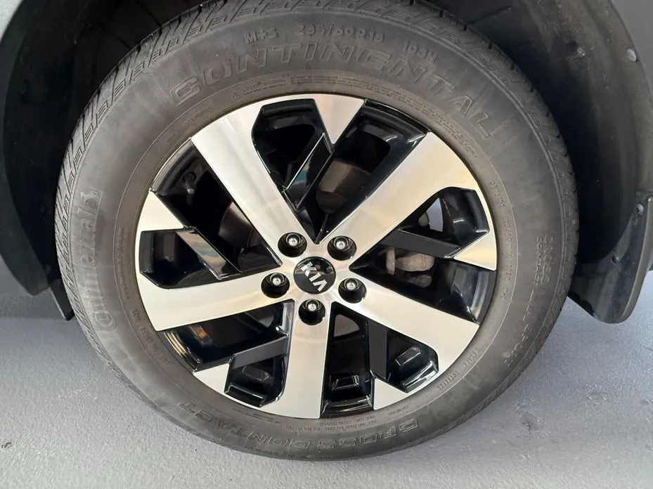 Kia Sorento — фото 7