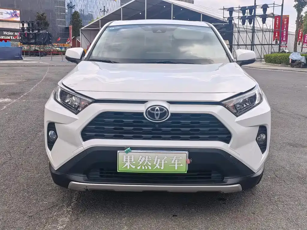 Toyota RAV4 — фото 5