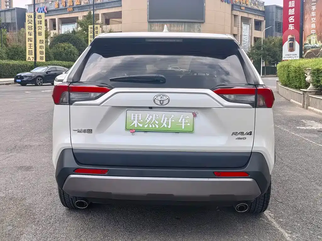 Toyota RAV4 — фото 6