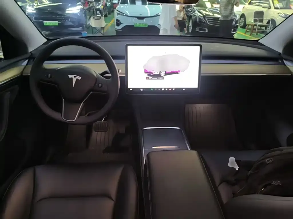 Tesla Model Y — фото 8