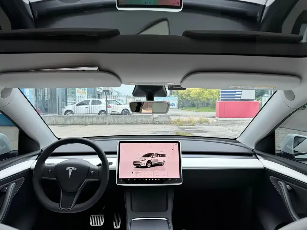 Tesla Model Y — фото 4