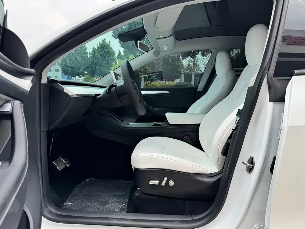 Tesla Model Y — фото 5