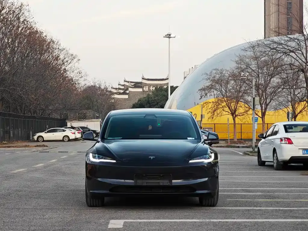 Tesla Model 3 — фото 7