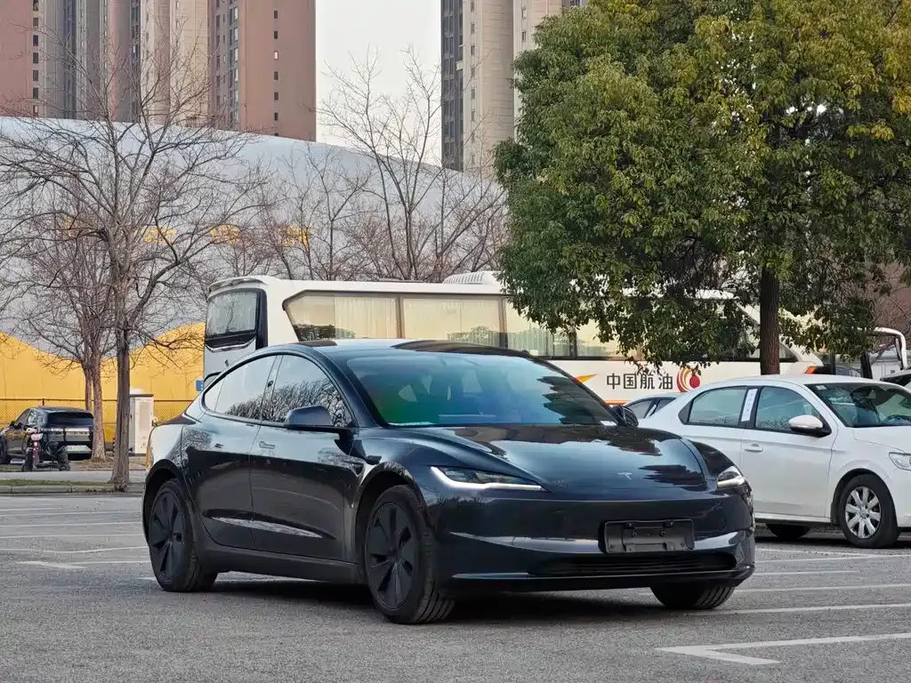 Tesla Model 3 — фото 4