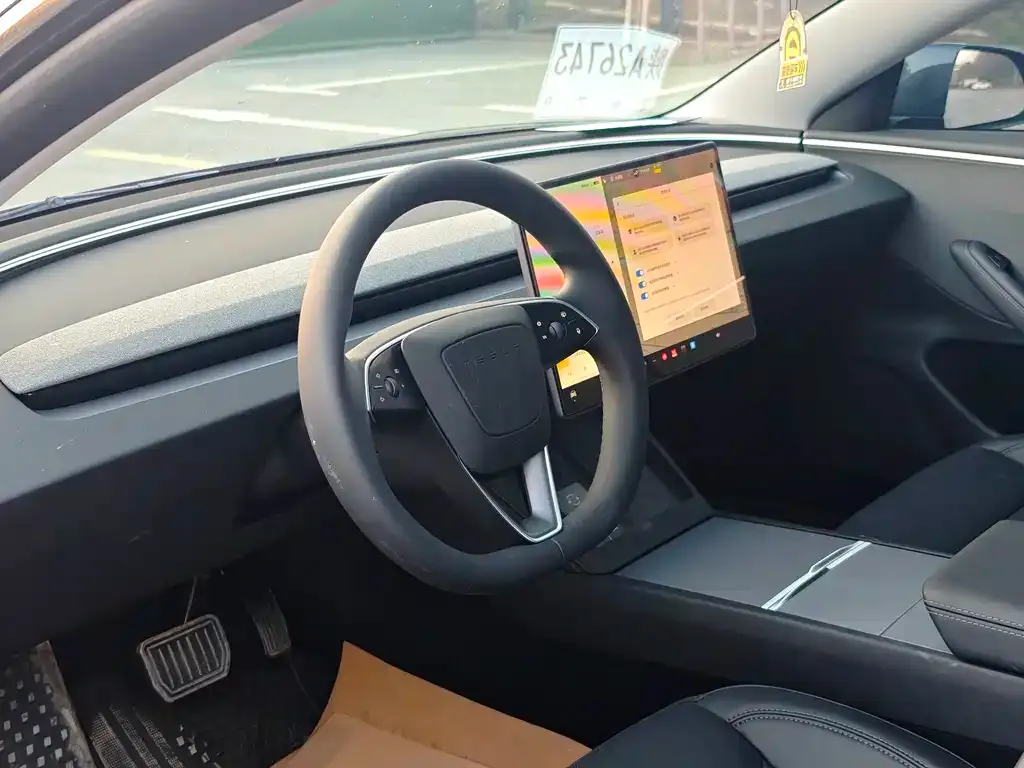 Tesla Model 3 — фото 3