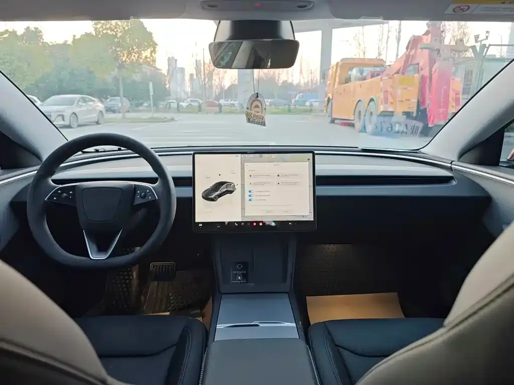 Tesla Model 3 — фото 2