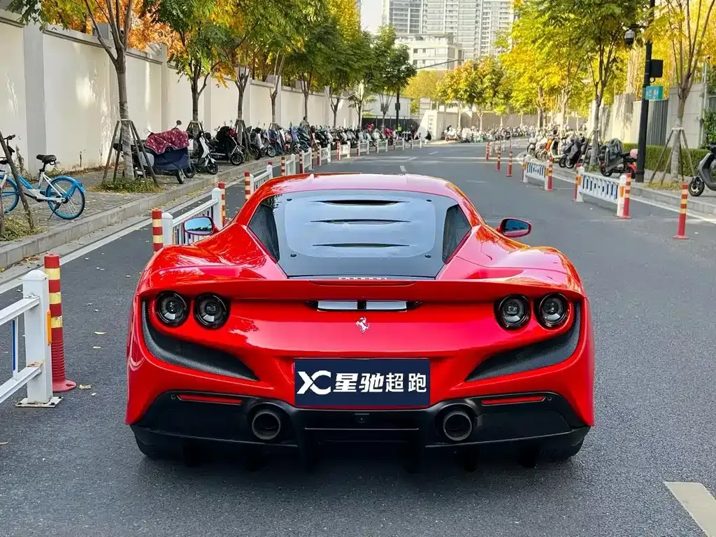 Ferrari F8 — фото 6