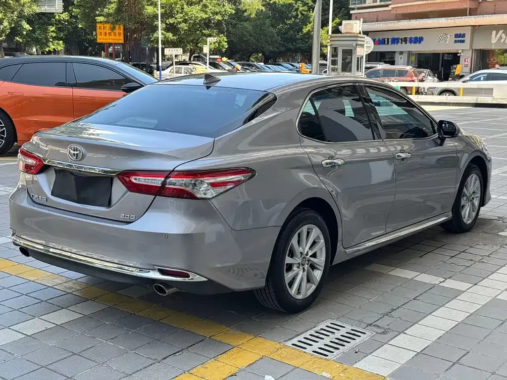 Toyota Camry — фото 4