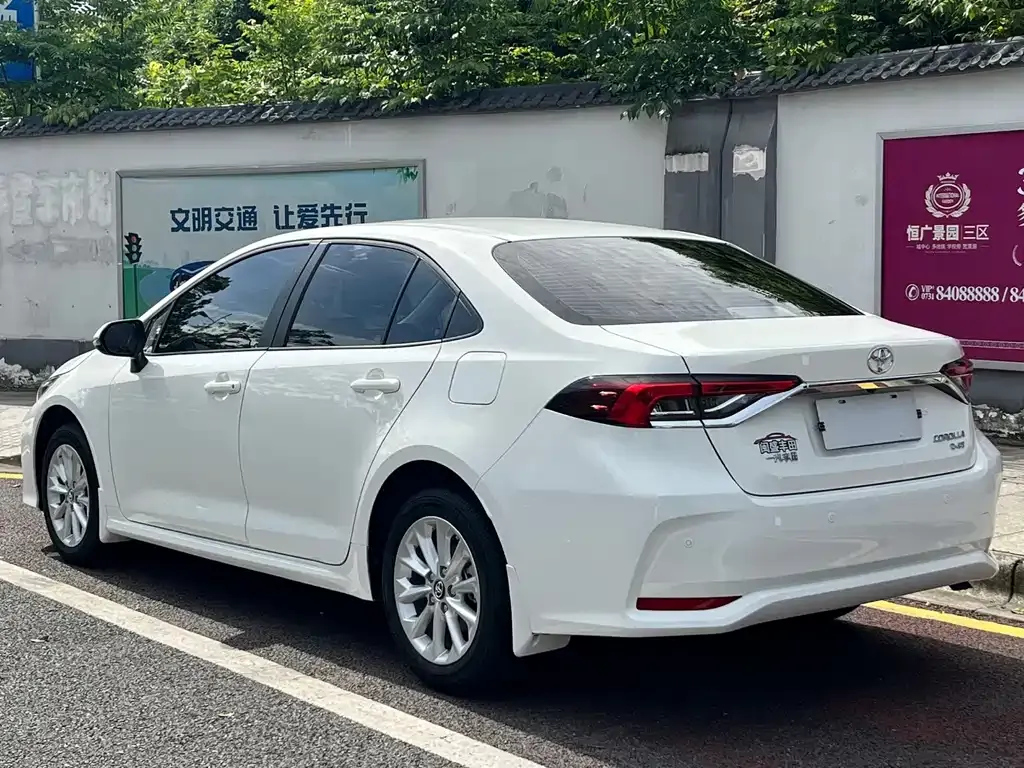 Toyota Corolla — фото 6
