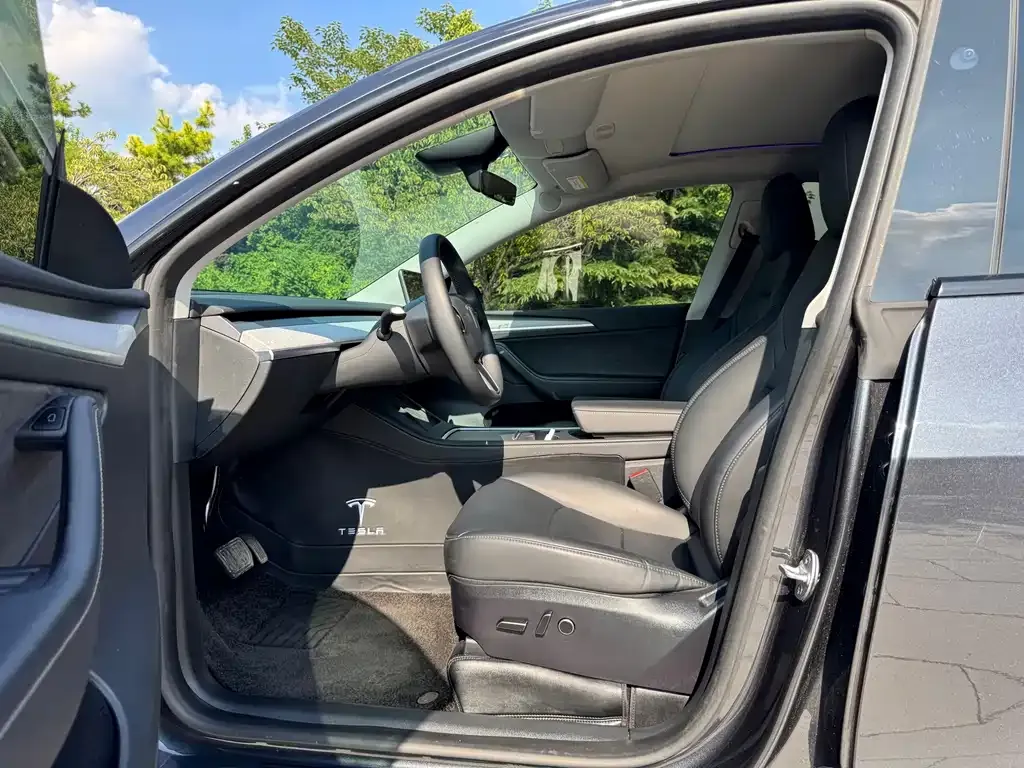 Tesla Model Y — фото 8