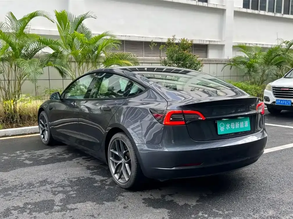Tesla Model 3 — фото 7