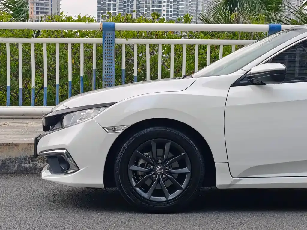 Honda Civic — фото 10