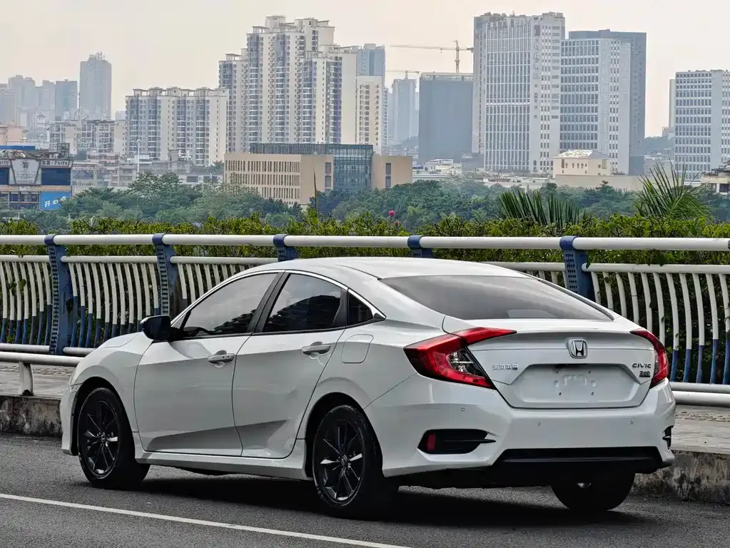 Honda Civic — фото 9