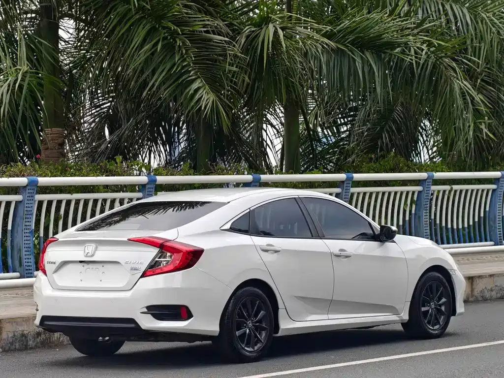 Honda Civic — фото 7