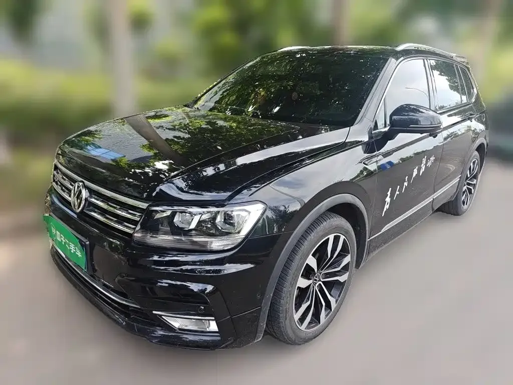 Volkswagen Tiguan L — фото 1