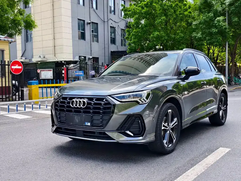 Audi Q3 — фото 1
