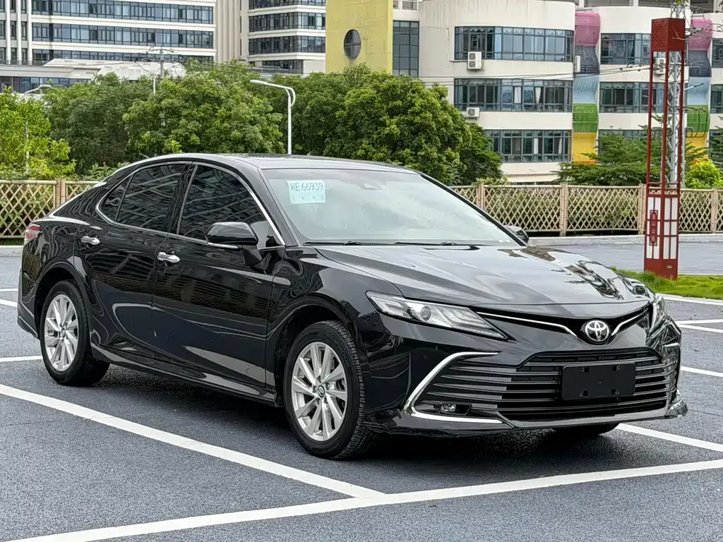 Toyota Camry — фото 9