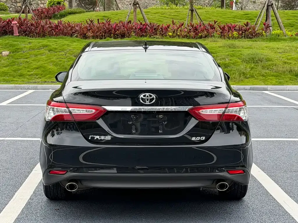 Toyota Camry — фото 5