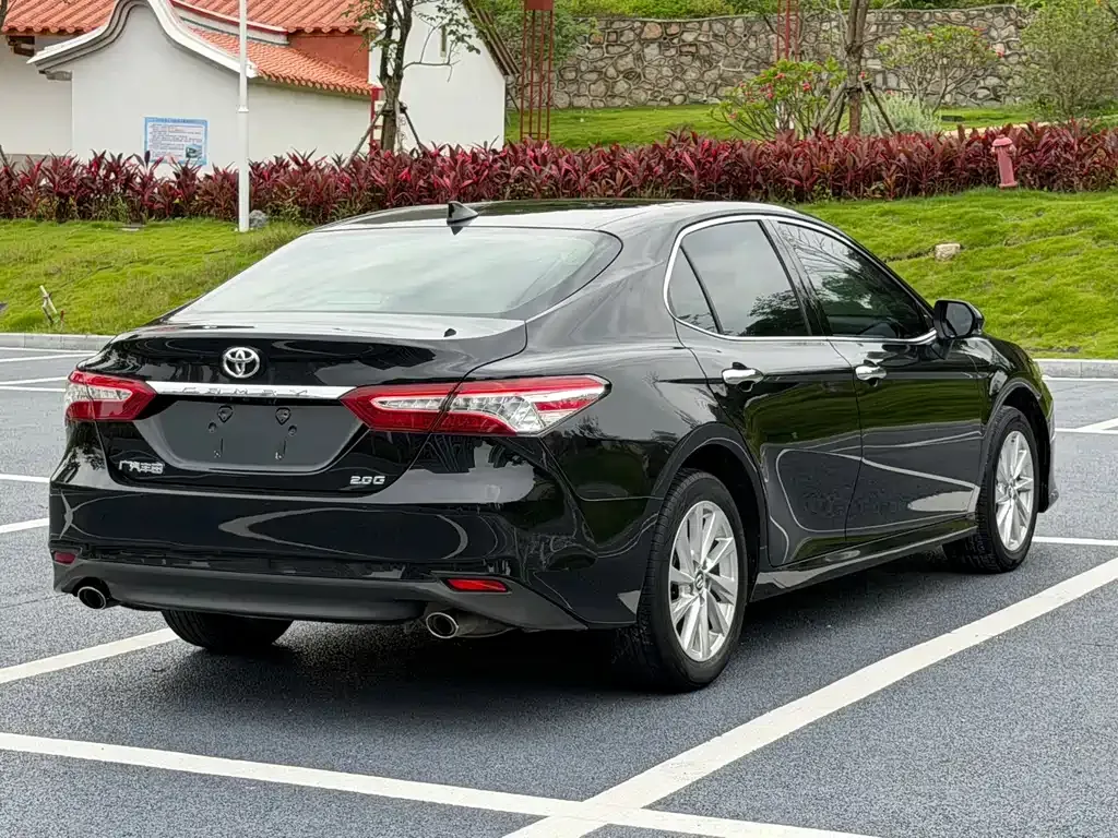 Toyota Camry — фото 8