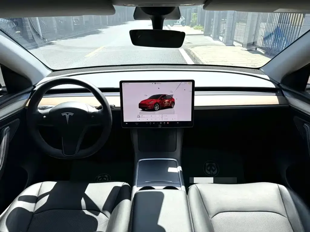 Tesla Model Y — фото 7