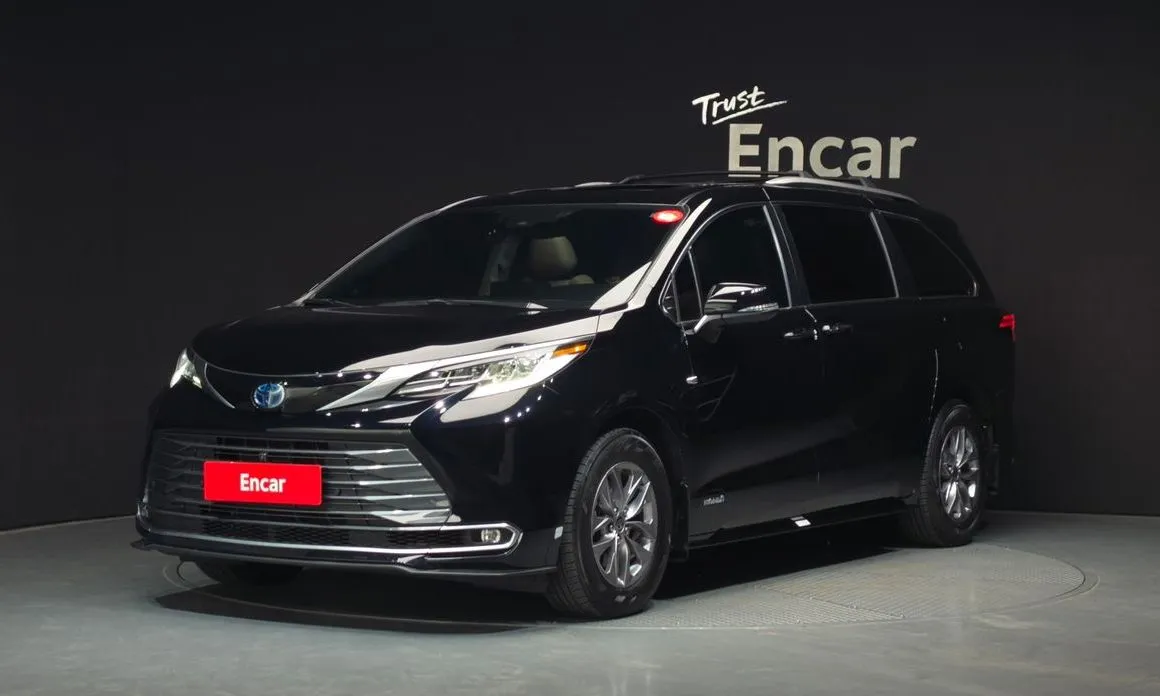 Toyota Sienna 2.5 Hybrid AWD 1