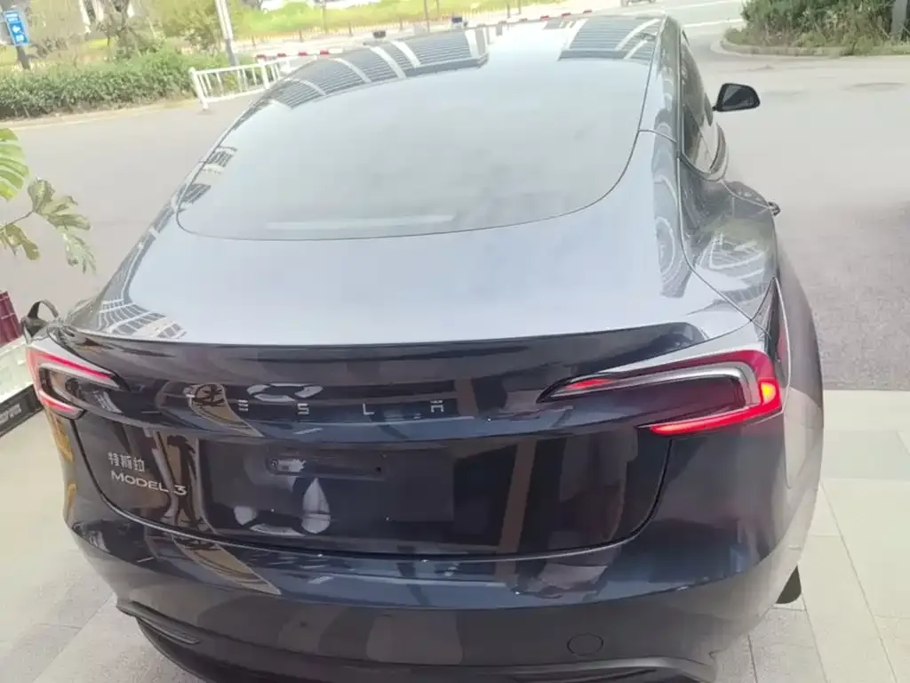 Tesla Model 3 — фото 4