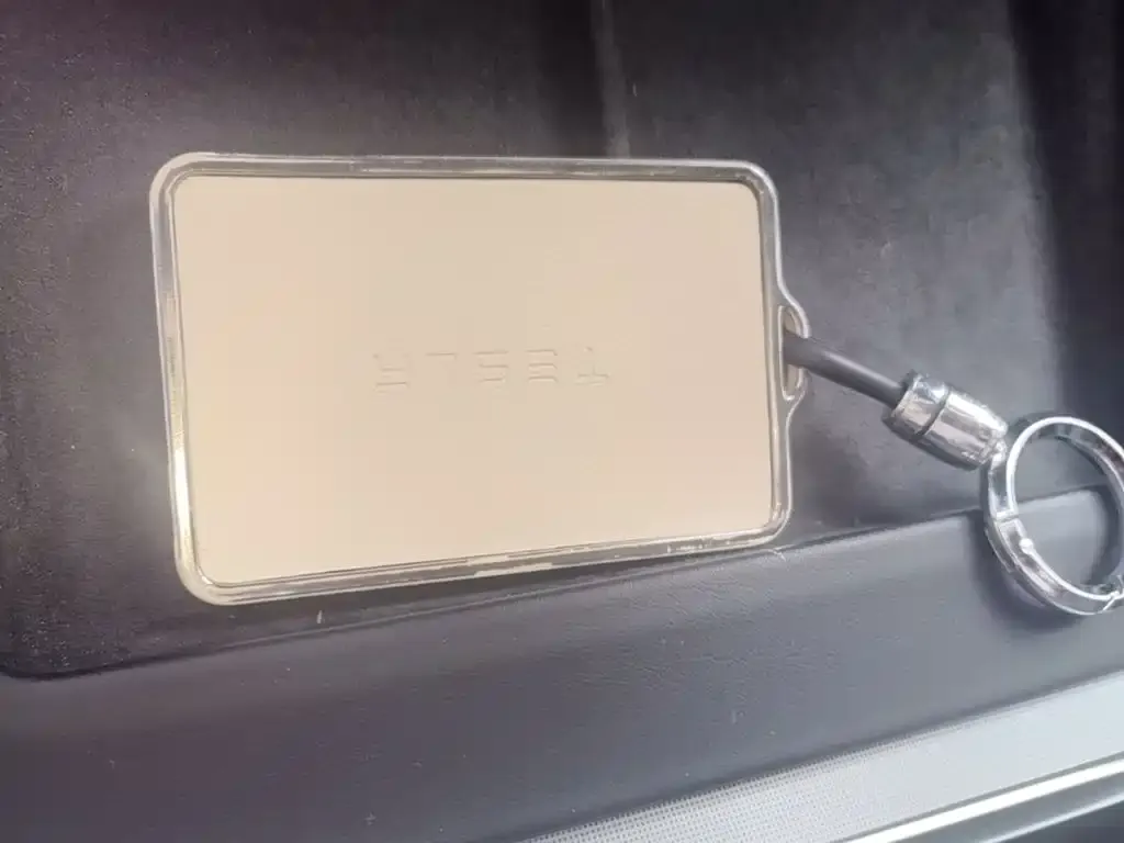Tesla Model 3 — фото 2