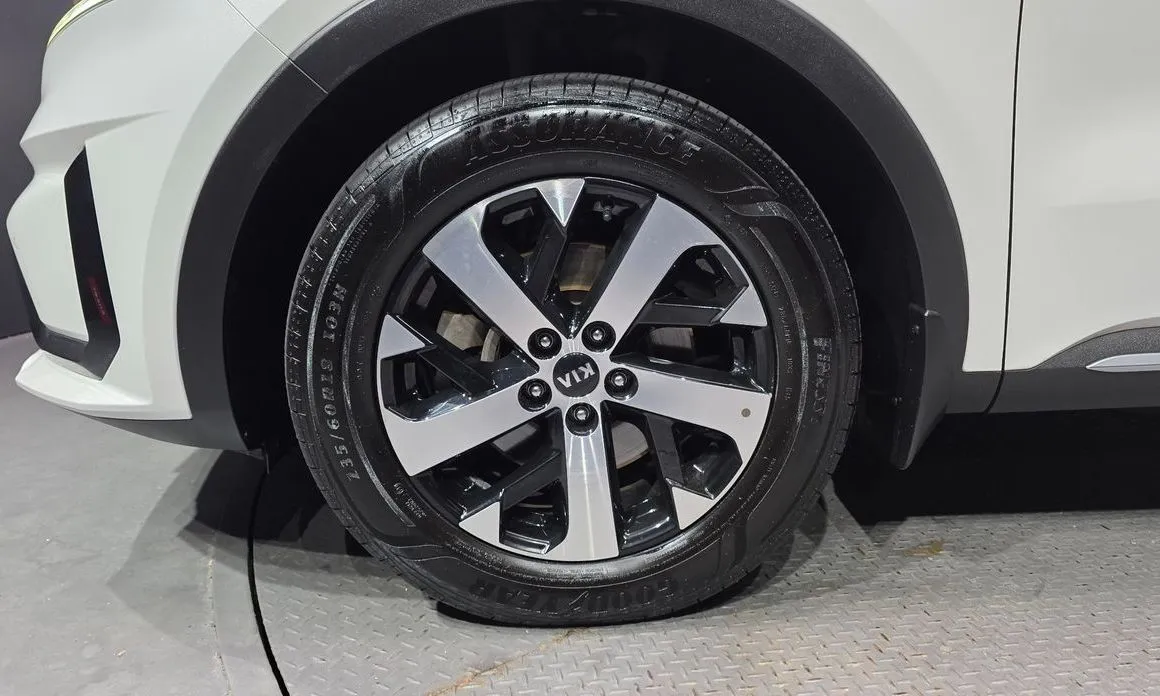 Kia Sorento — фото 10