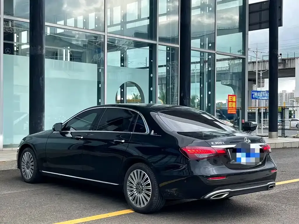 Mercedes-Benz E-Class — фото 10
