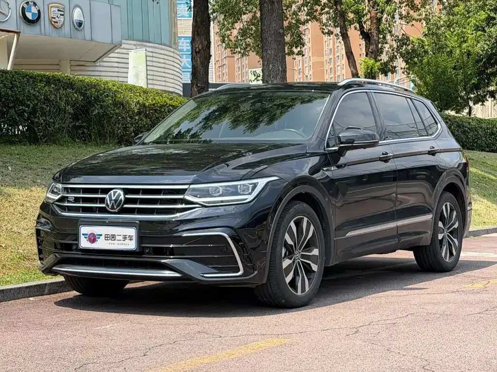 Volkswagen Tiguan L — фото 1