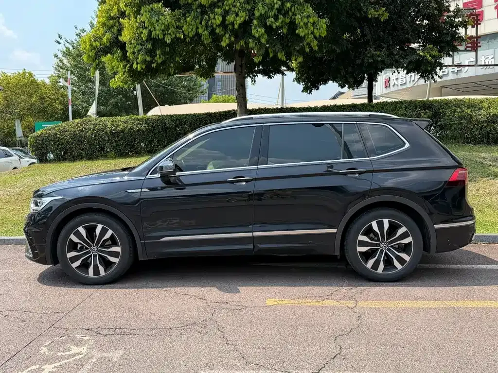 Volkswagen Tiguan L — фото 6