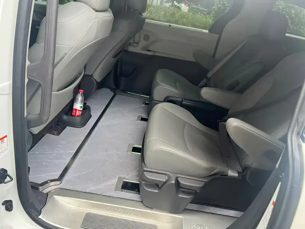 Toyota Granvia — фото 4