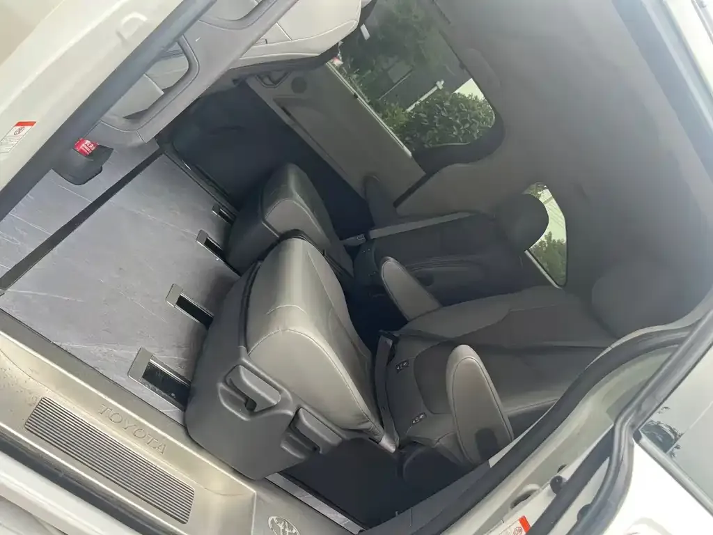 Toyota Granvia — фото 7