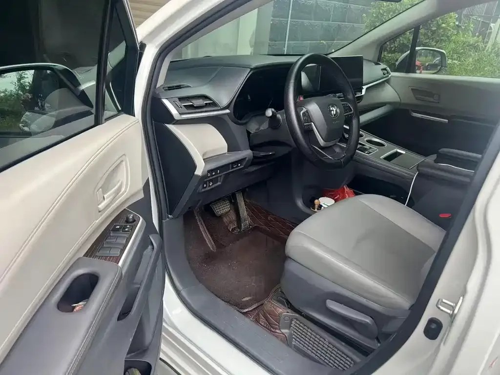 Toyota Granvia — фото 2
