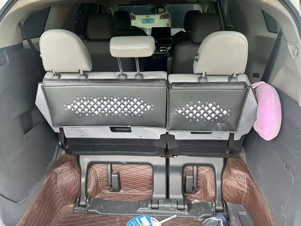 Toyota Granvia — фото 8