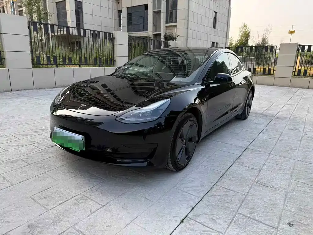 Tesla Model 3 — фото 1