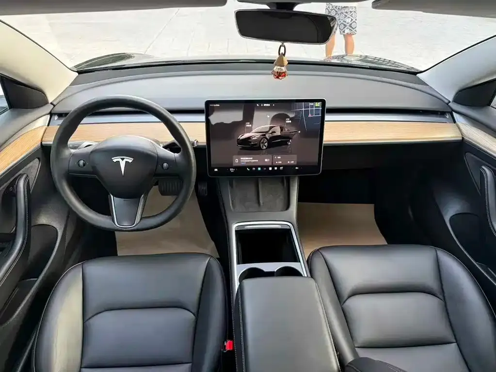 Tesla Model 3 — фото 3