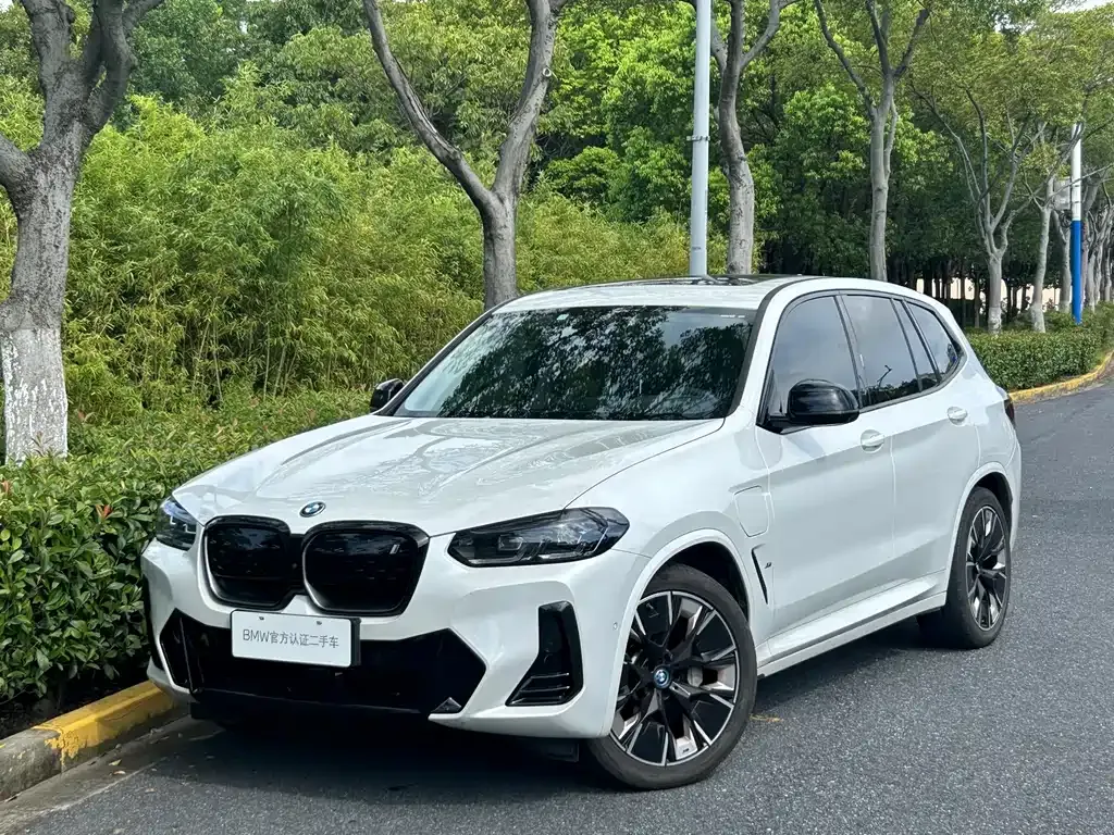 BMW iX3 — фото 1
