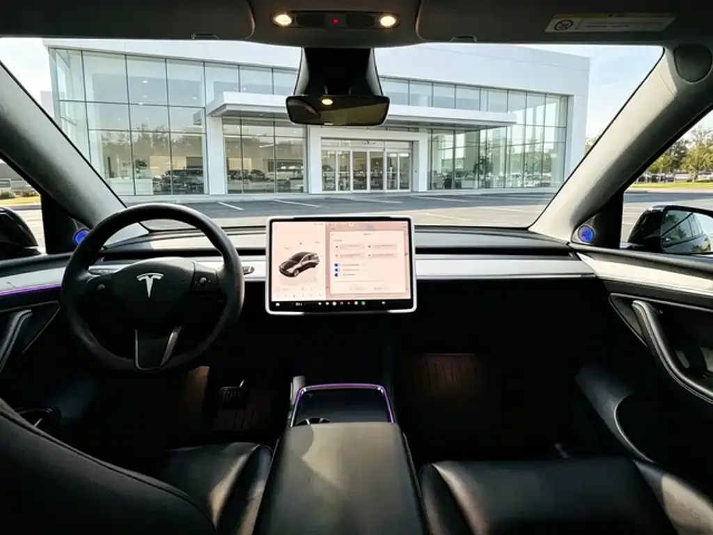 Tesla Model Y — фото 8