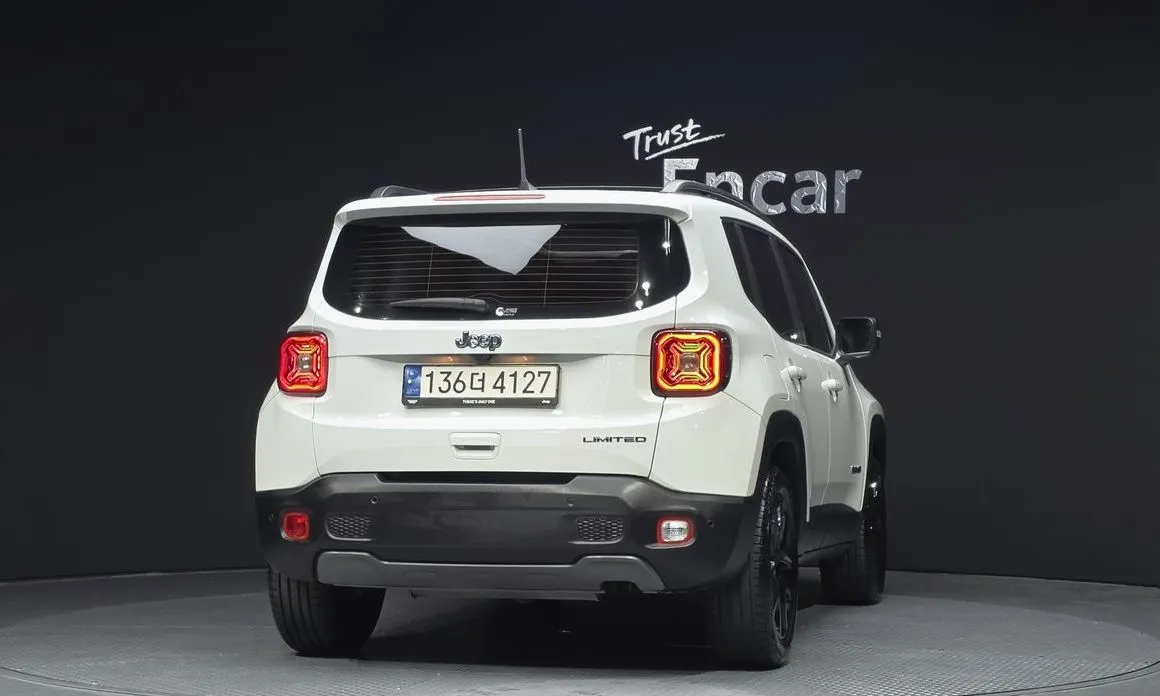 Jeep Renegade — фото 2