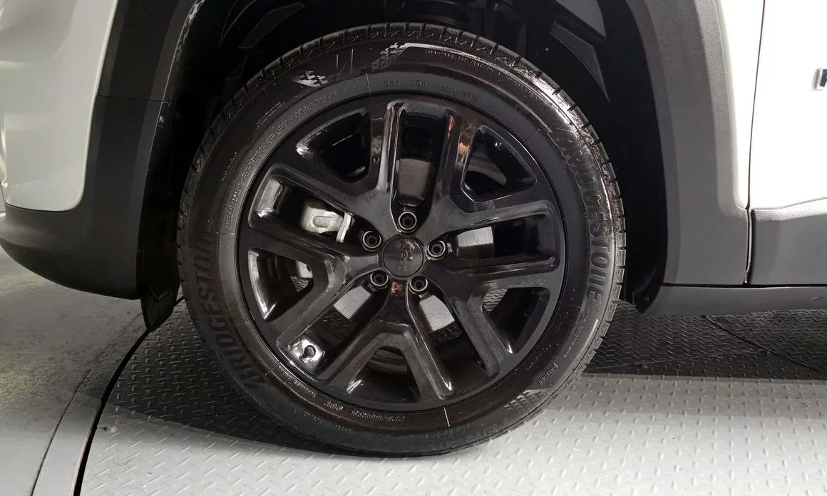 Jeep Renegade — фото 10